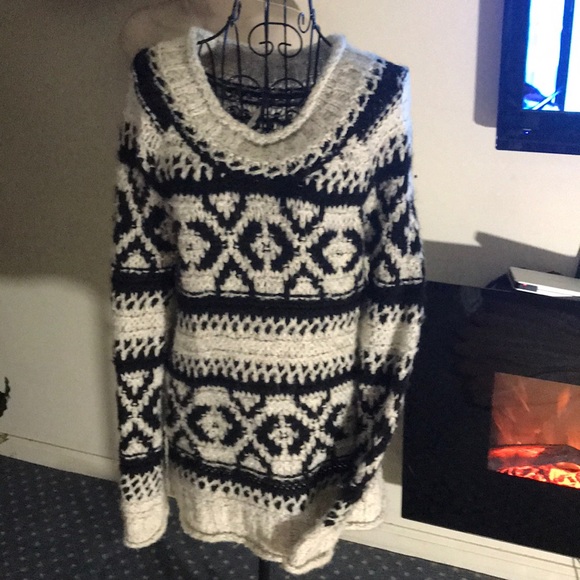 FREE PEOPLE SWEATER WITH SELENA GOMEZ - Picture 4 of 4